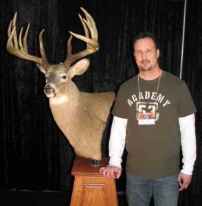 Johnny King with his massive white-tailed deer, which has been scored and officially deemed the world record by the Northeast Big Buck Club. (Photo: www.whitetailworld.com)
