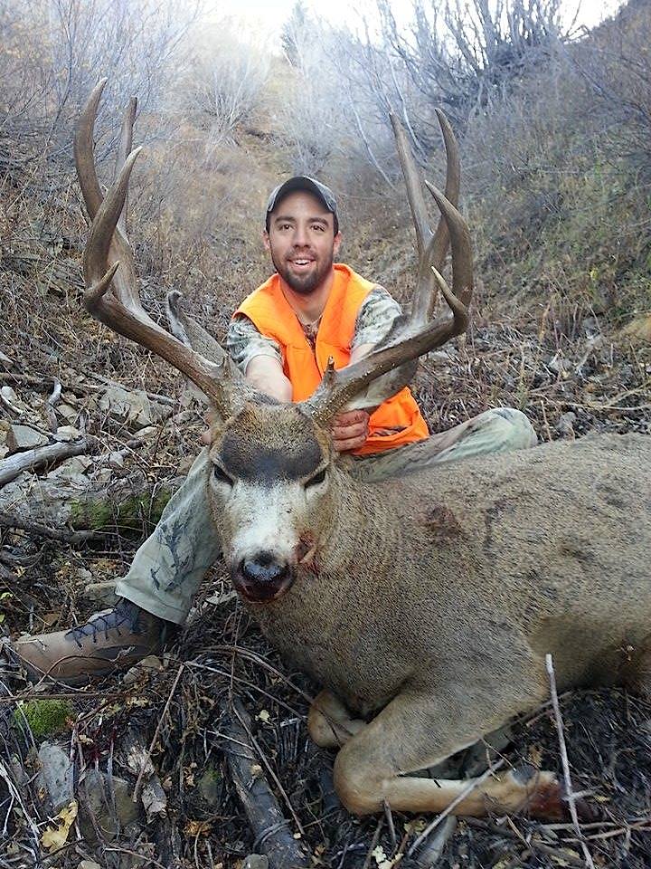 Austin Leery of Utah dropped this fantastic mule deer that will make any hunter excited!