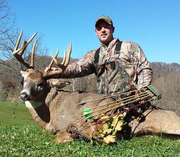 Billy Hammond with a fine Illinois bow buck.