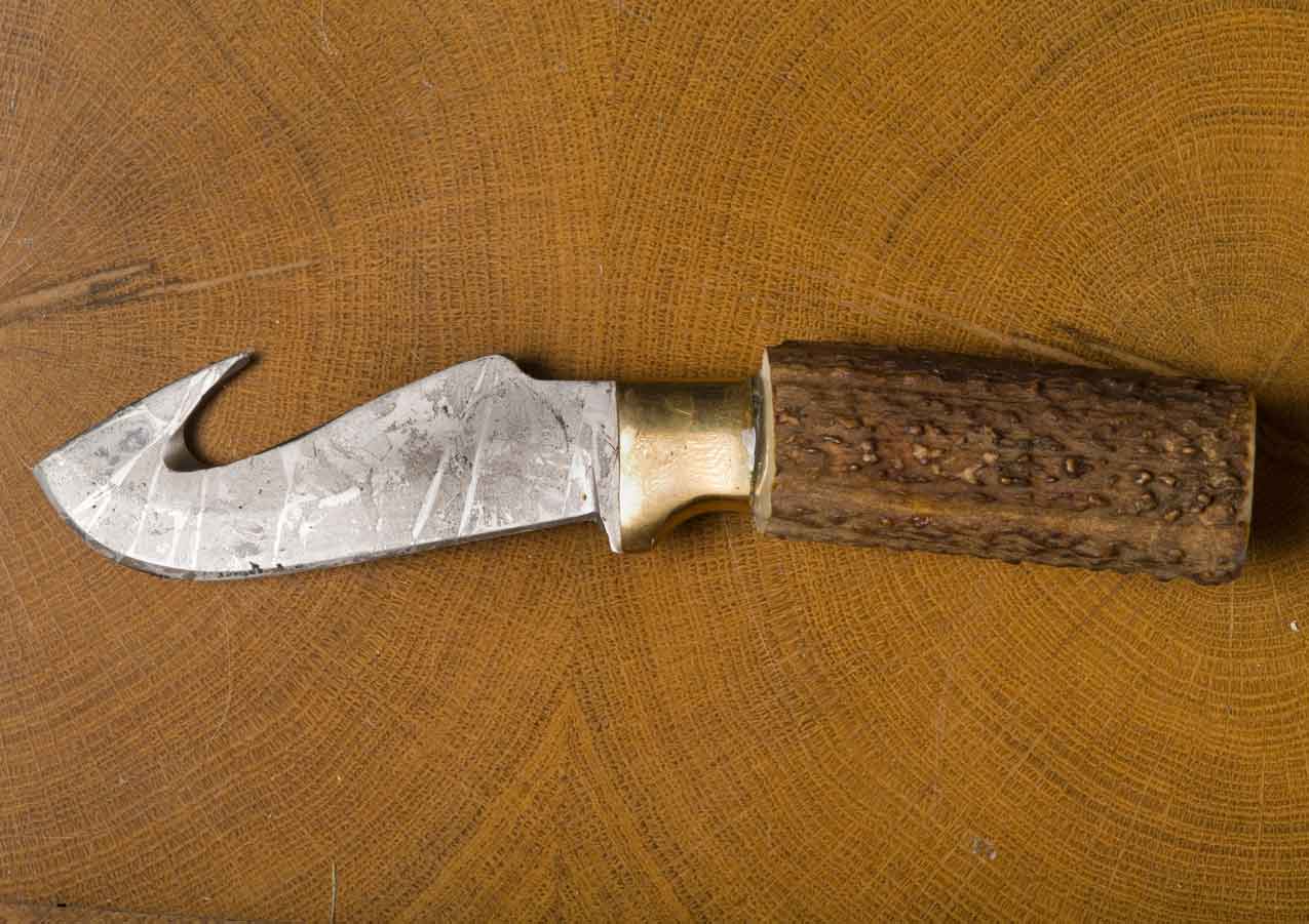 How to Make a Knife Handle From Deer Sheds