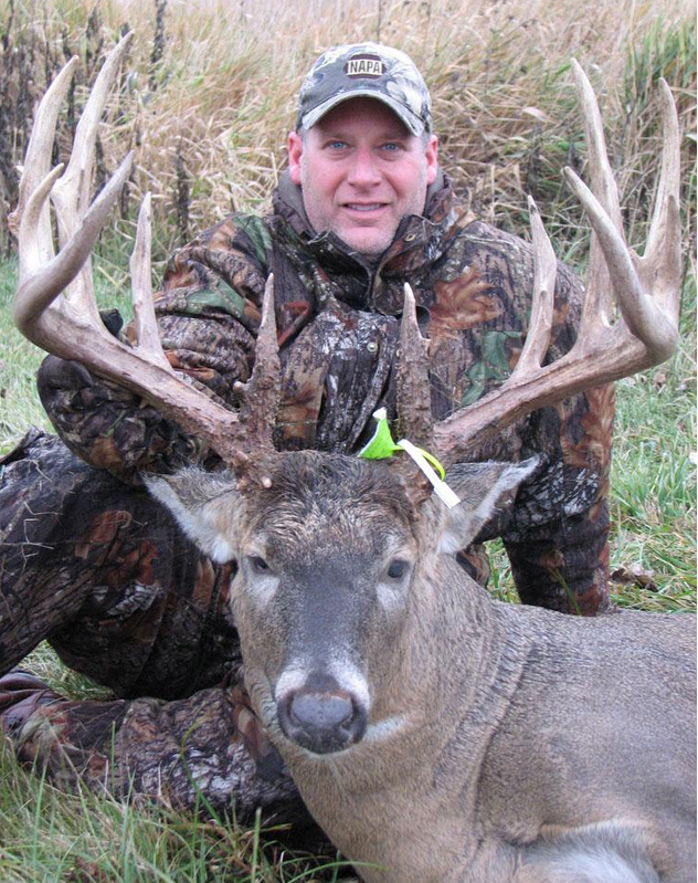 William Dusty Gerrits of Waupun, Wis., with his 189 3/8-inch typical record.