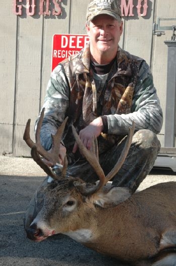 Jeff Evans and his trophy 9-pointer. Photo by Dan Schmidt